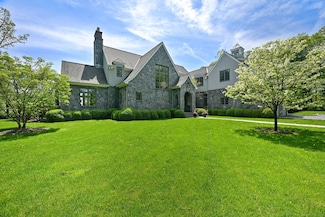 19 Fawn Ln, New Canaan, CT 06840