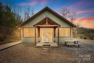 11381 N Carolina 80, Burnsville, NC 28714