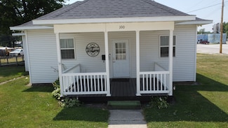 100 E Lyle St, Milford, IL 60953