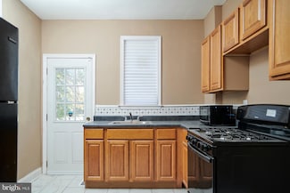 6123 Upland St, Philadelphia, PA 19142