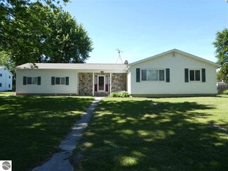 306 Devon Dr, Saint Louis, MI 48880