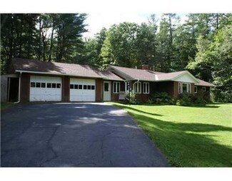 26 Westwood Dr, Orono, ME 04473