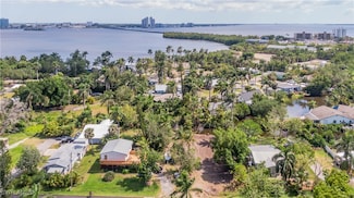 67 Oak St, North Fort Myers, FL 33903