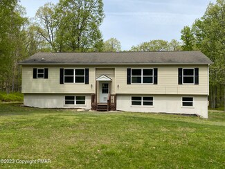 105 Fawn Lake Dr, Hawley, PA 18428