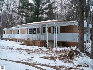 1105 Lakeshore Dr, Gladwin, MI 48624