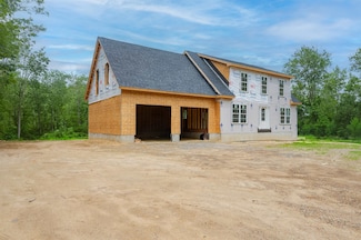 47 Brewster Rd, Barrington, NH 03825
