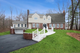 51 Laura Rd, Hamden, CT 06514