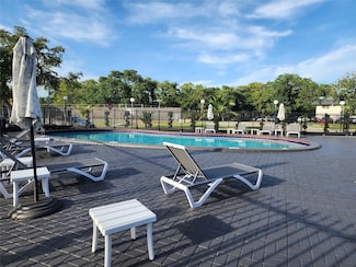 8020 Fairview Dr Unit 109, Tamarac, FL 33321