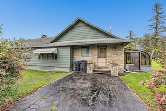 127 N 7th St, Winneconne, WI 54986