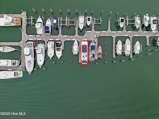 100 Olde Towne Yacht Unit B11, Morehead City, NC 28557