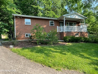 111 Old Evacuation Ln, Oliver Springs, TN 37840