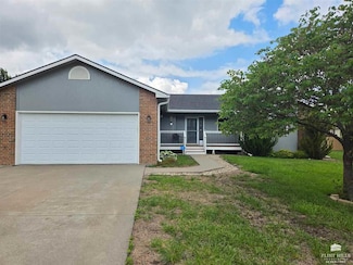 8629 Eagles Landing Cir, Manhattan, KS 66502