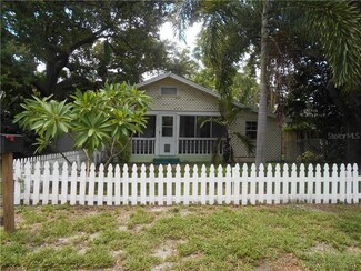 1032 Oak St, Dunedin, FL 34698