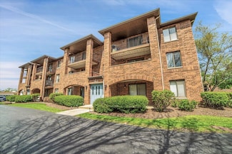 463 Valley Dr Unit 303, Naperville, IL 60563