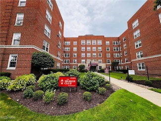 19101 Van Aken Blvd Unit 521, Shaker Heights, OH 44122