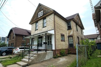 1033 S 11th St, Manitowoc, WI 54220