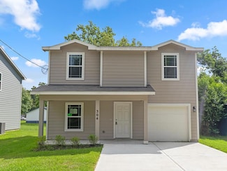 304 N Orange St, Sweeny, TX 77480