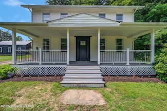 456 Village Rd, Dallas, PA 18612