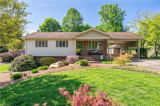 104 East St, Jonesville, NC 28642
