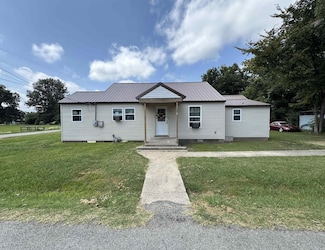 487 S Garfield Ave, Piggott, AR 72454
