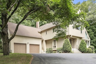 33 Valley Rd, Southborough, MA 01772