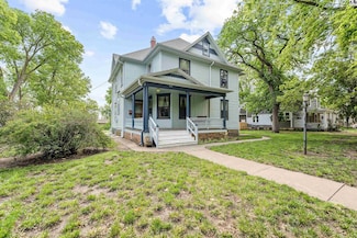 328 N 1st St, Lindsborg, KS 67456
