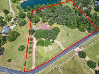 134 Lola Ln, Bellville, TX 77418