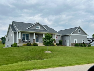 10282 E Clara Ave, Rochelle, IL 61068