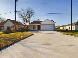1804 Groesbeck St, Bryan, TX 77803