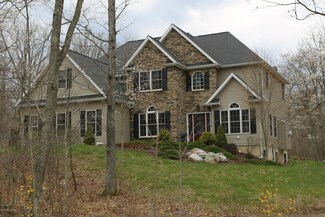 2 Osprey Dr, Mountain Top, PA 18707