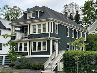 701 Hammond St Unit 1, Chestnut Hill, MA 02467