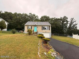 9 Bickford Ln, Troy, NY 12182