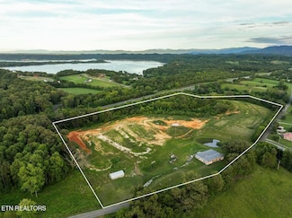 1076 Old Newport Hwy, Dandridge, TN 37725