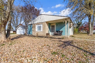 500 W Monroe Ave, Farina, IL 62838