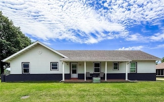 706 E Centennial Dr, Pittsburg, KS 66762