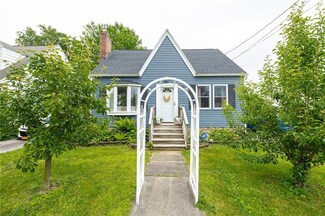 32 Laurelhurst Rd, Rochester, NY 14626