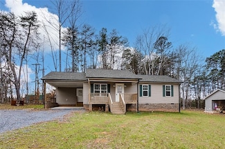 1040 Hub Morris Rd, Randleman, NC 27317