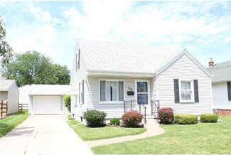 208 Hoffman Rd, Rossford, OH 43460