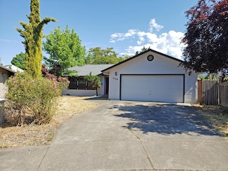 208 Jacob Cir, Talent, OR 97540