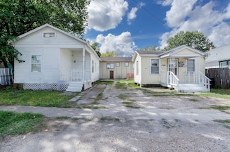 904 Panama St, Houston, TX 77009