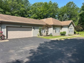 18 Hunters Woods Blvd Unit C, Canfield, OH 44406