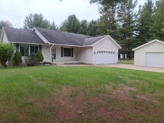 8741 Oak Rd, Evart, MI 49631