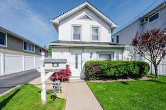 40 Roosevelt Ave, Inwood, NY 11096