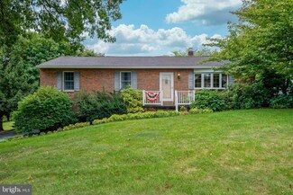 6 Oakglade Plaza, Hummelstown, PA 17036