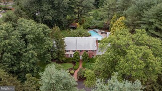 51 Hillside Ln, New Hope, PA 18938
