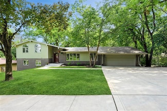 1711 Plaza Cir, Windsor Heights, IA 50324