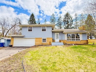 1014 Sunnyview Ln, Hopkins, MN 55305