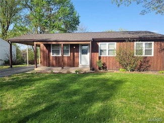 1733 Leafcrest Dr, Hazelwood, MO 63042