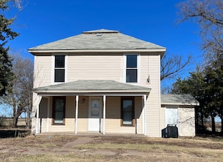 643 E 5th Ave, Saint John, KS 67576