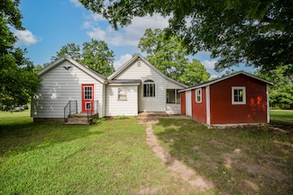 87 44th St, Bloomingdale, MI 49026